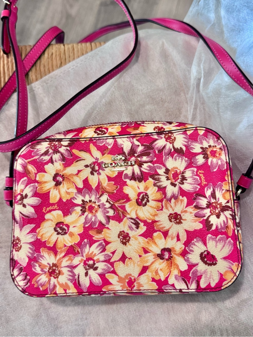 Coach Daisy Print Pink Floral camera bag and matching wristlet for live - Picture 2 of 6